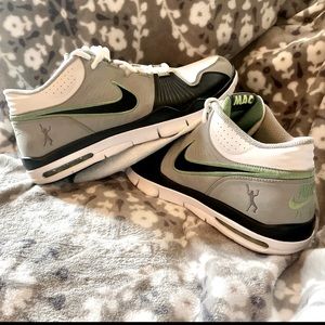 12 NikeAir MAC Knows